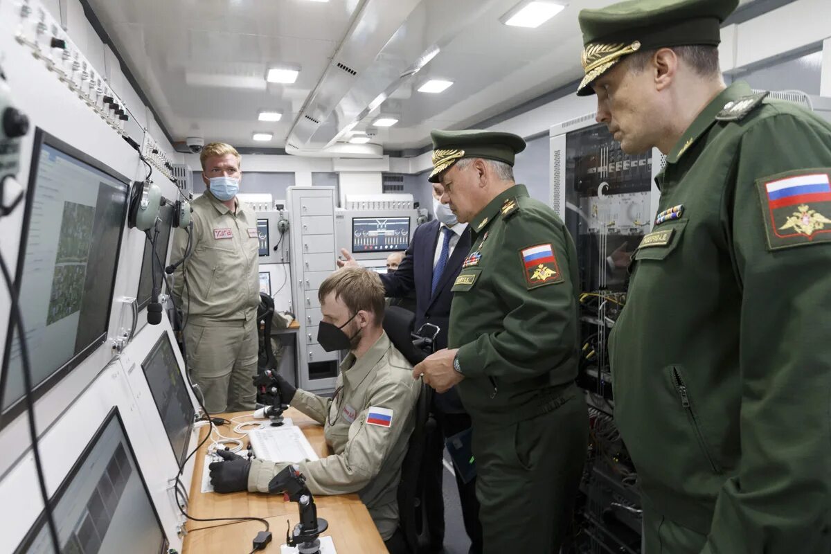 Шойгу в Казани на авиационном заводе. Узга Шойгу. Шойгу на заводе беспилотников.