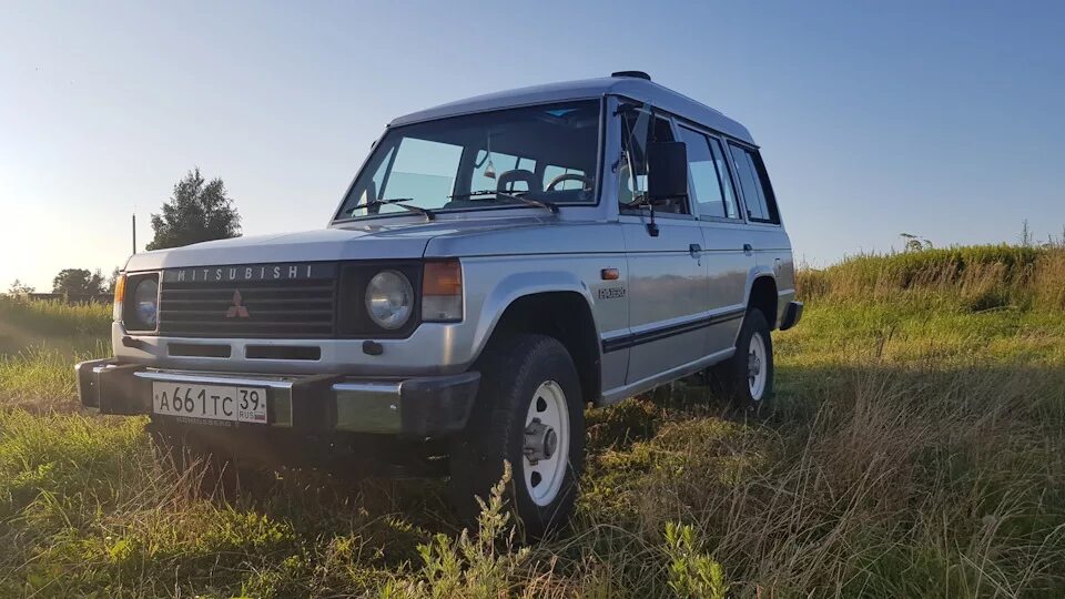 Mitsubishi pajero 1 поколение. Паджеро 1. Мицубиси Паджеро 1 поколение. Mitsubishi Pajero 1 поколение 1982 год. Мицубиси Паджеро 1 поколение белая 5 дверная.