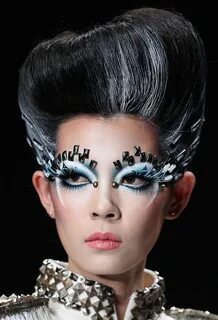 B make up