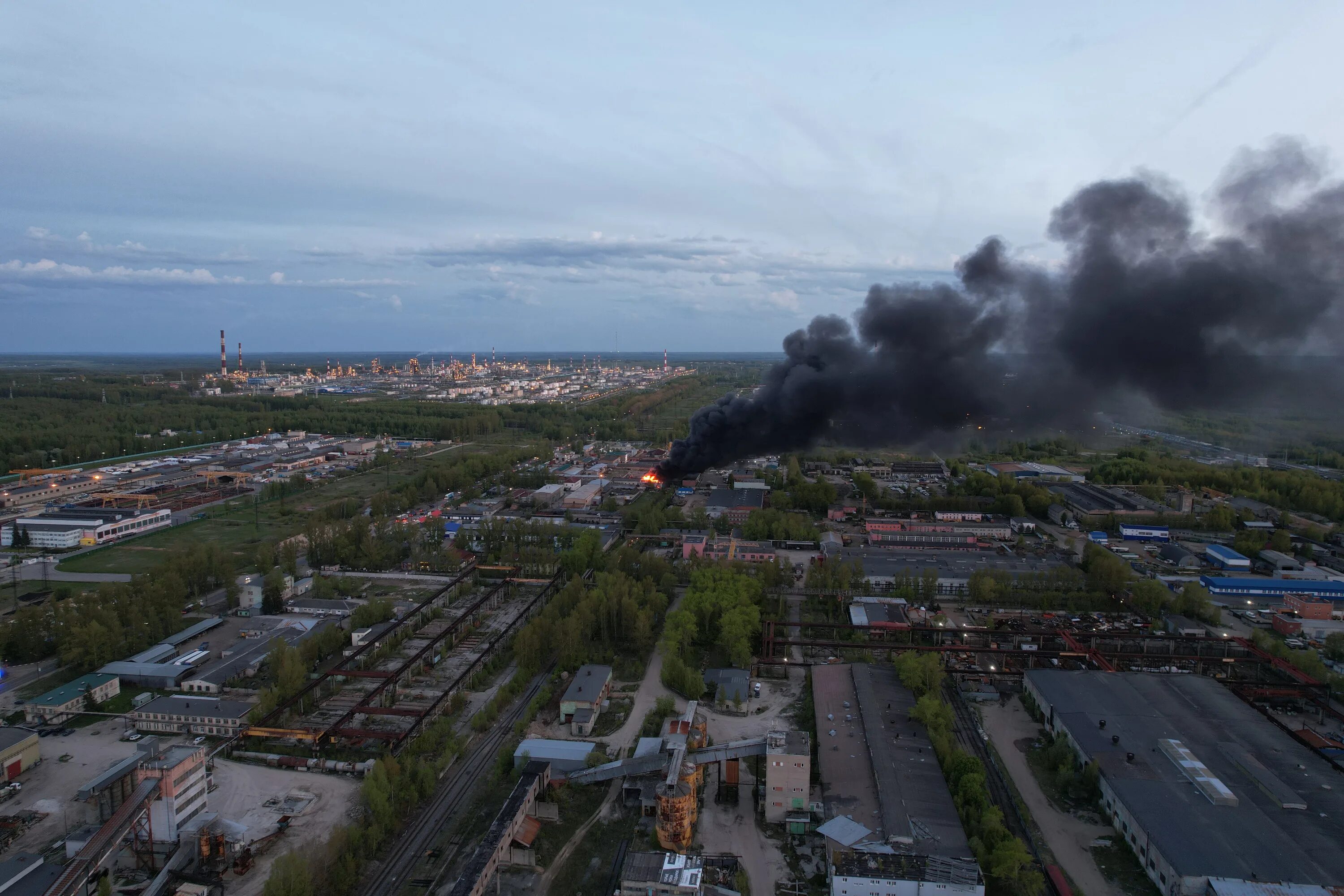 пожар на заводе в подольске. пожар на нефтебазе рязань. завод ферони тольятти до пожара. пожар петергофское шоссе 73. какой завод горел.