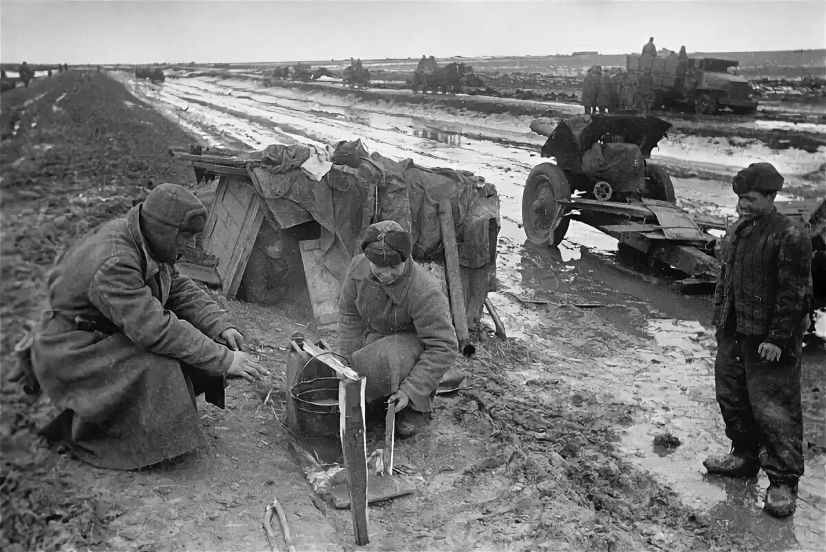 Солдаты РККА ВОВ. Окопы в ВОВ красная армия. Советские солдаты в окопах 1941. Бойцы красной армии 1941-1945 в грязи. Авторы во время великой отечественной войны