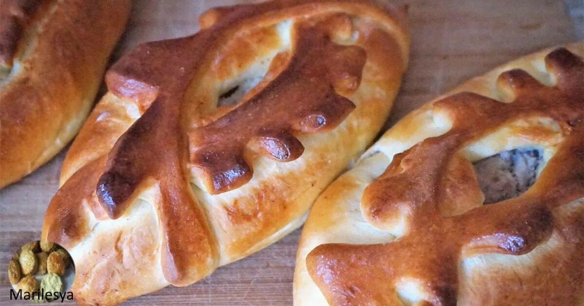 Пирожки с начинкой. Расстегай с мясом. Расстегай с рыбой. Расстегай. Пирог расстегай.