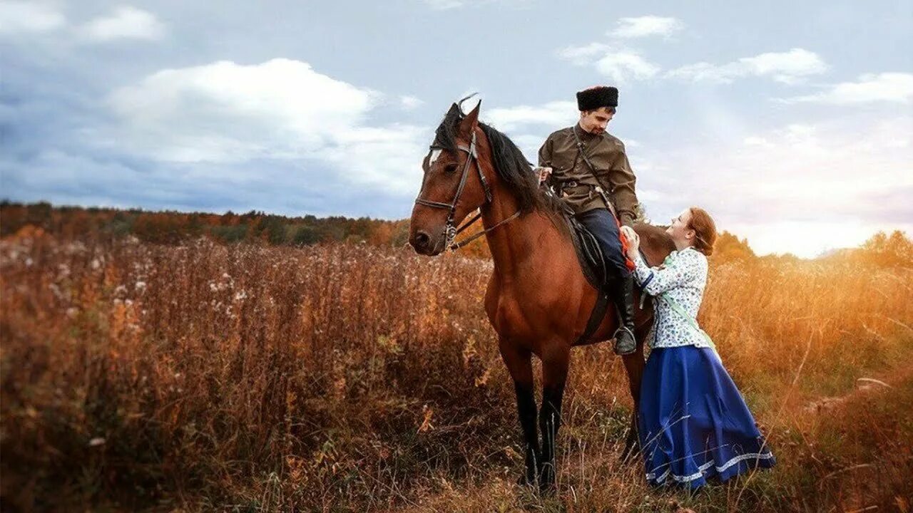 Провожала поля мужа. Тихий Дон казак и казачка. Донской казак и казачка. Казачка тихий Дон. Казак и казачка Донские.