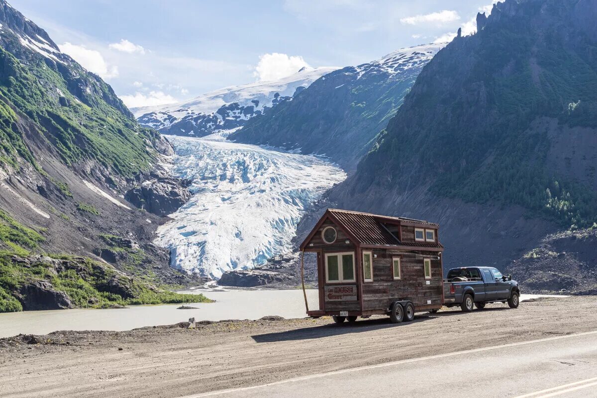 Дома на аляске. Дом на Аляске. Дом на колёсах в Аляске. В Аляске в домиках на колесах. Дома на Аляске купить.