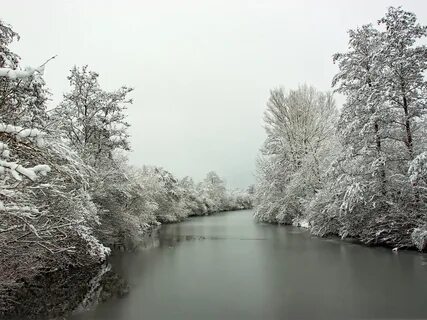 Река в снегу