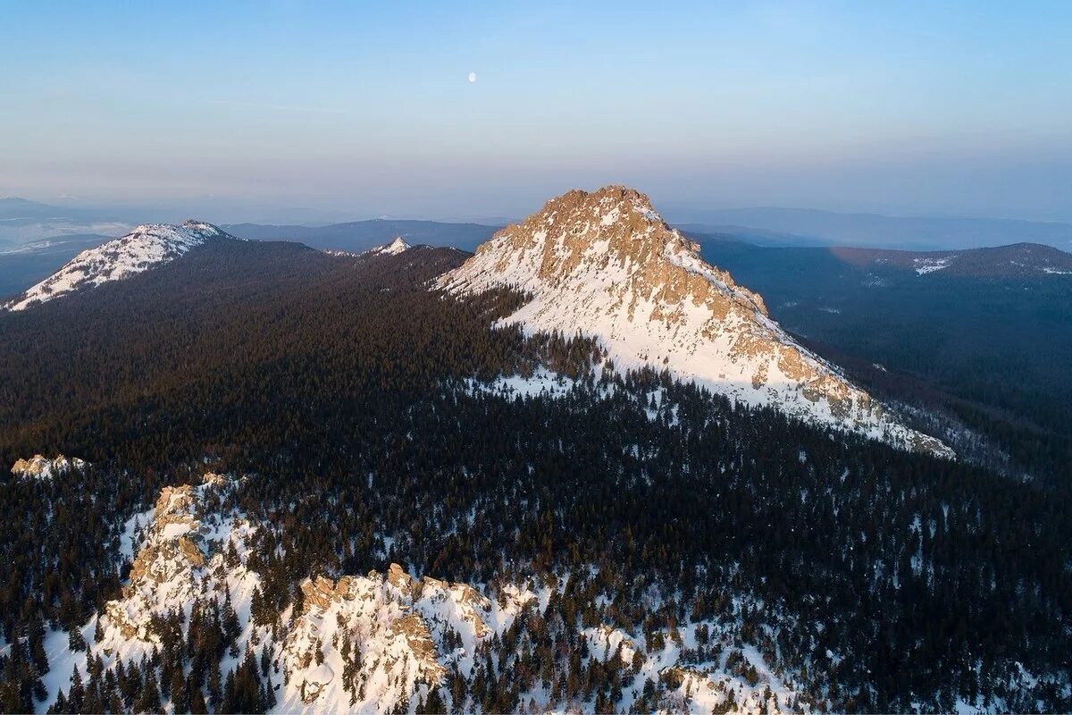 Даль далёкая. Трасса кола хибины. Караташ гора башкирия. Национальный парк зюраткуль, южный урал. Девушка в горах.