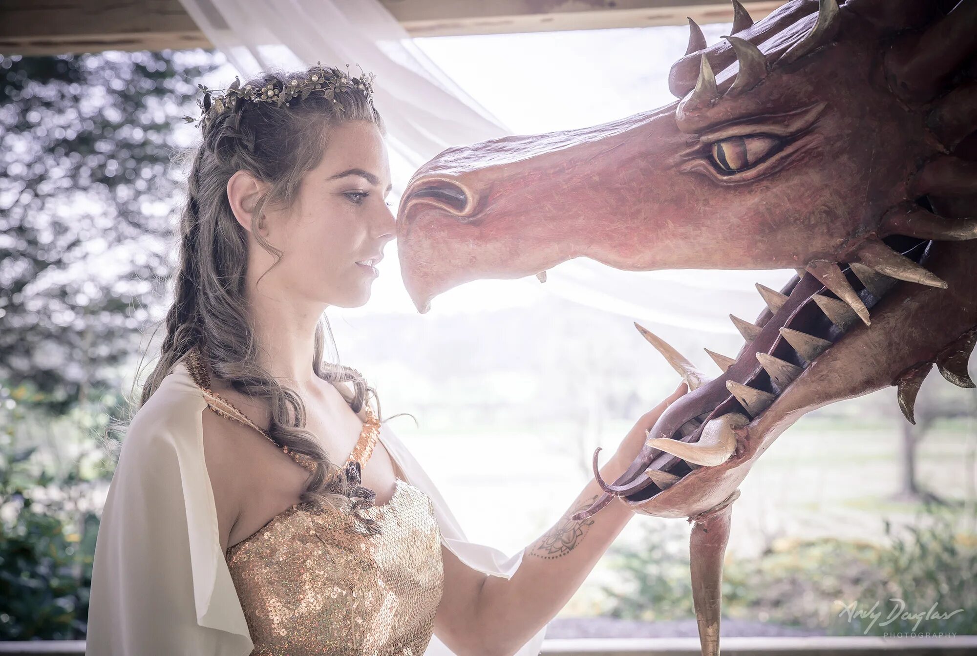 Невеста дракона против. Невеста дракона. Свадьба драконов. Свадьба невеста и дракон. Дракон в свадебном платье.