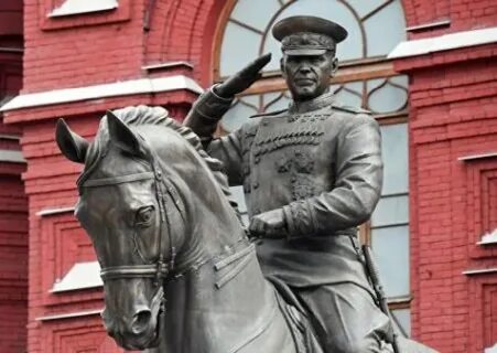 Памятник в центре москвы