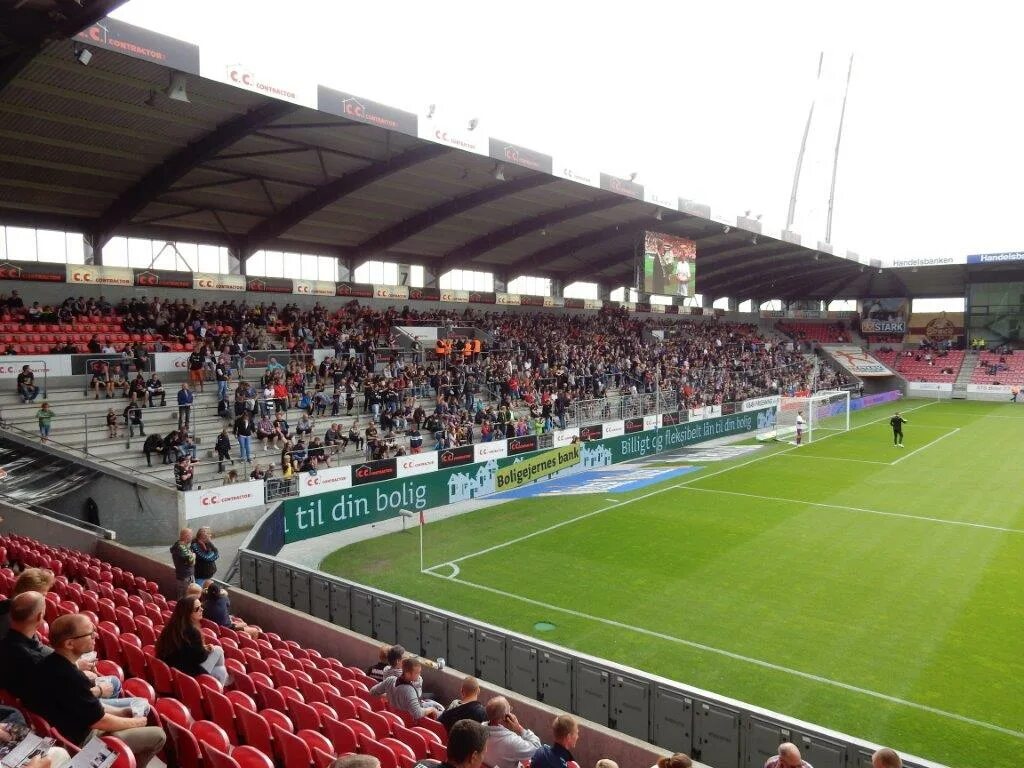 Stadion news. Мидтьюлланд стадион. MCH Arena. МСХ Арена Хернинг. Эм-си-эйч Арена Football Stadiums.