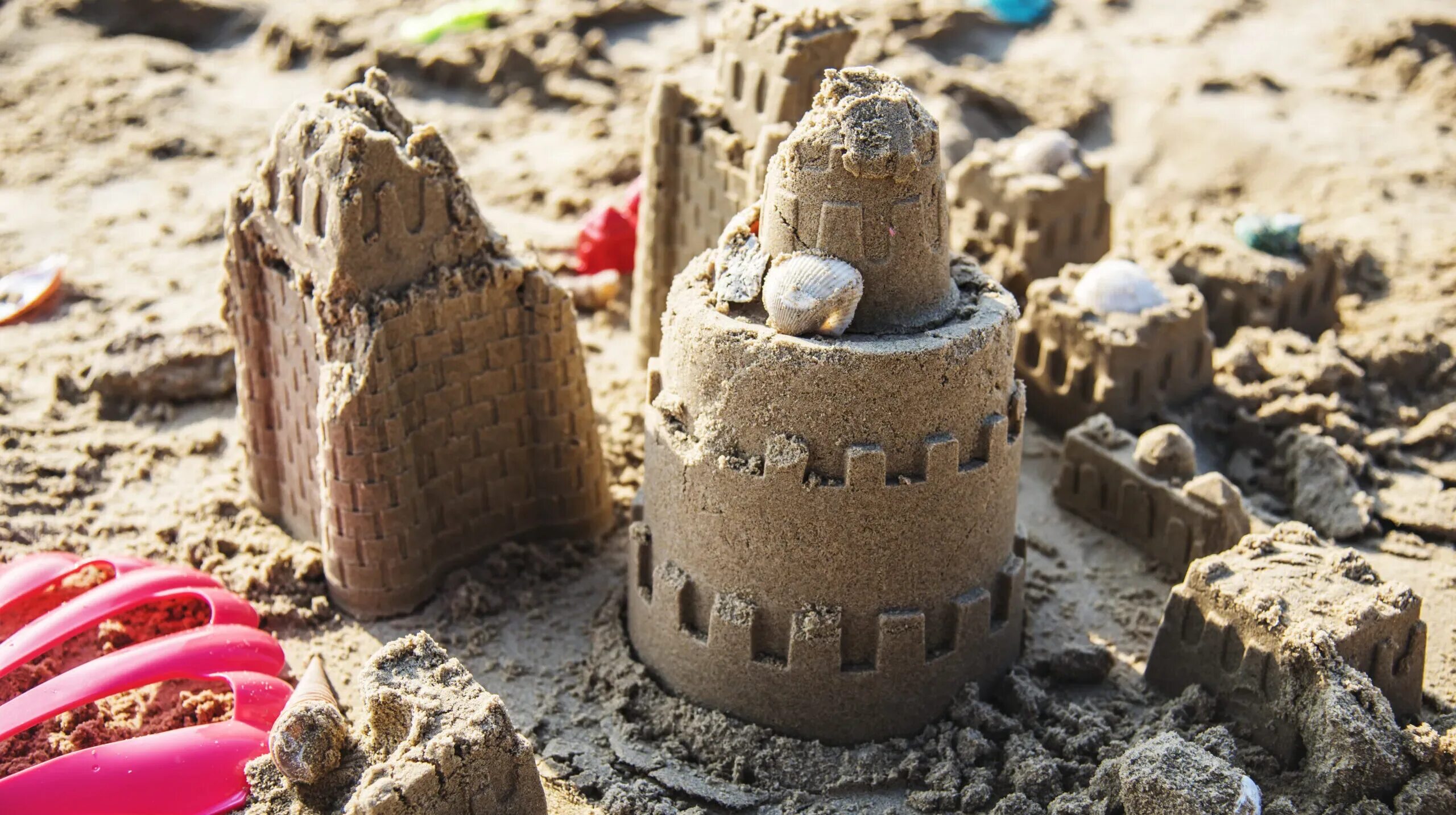 Sandcastle picture. Песочный замок. Замок из песка. Песочные замки детские. Замок из песка на пляже.