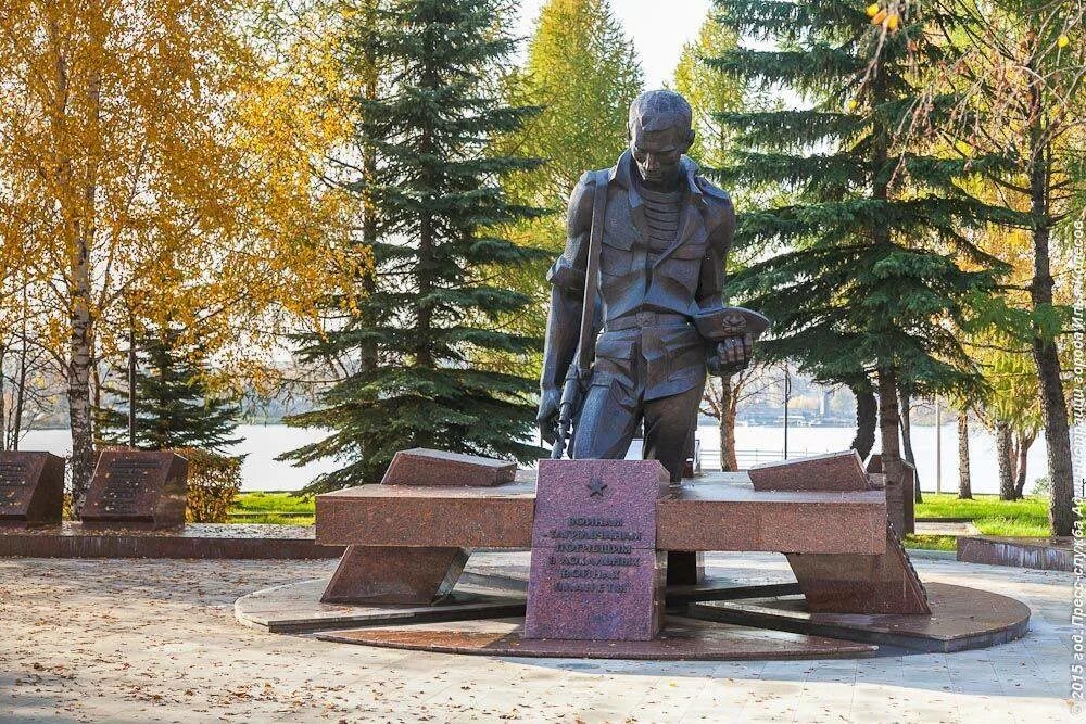Памятник первым комсомольцам нижнего тагила нижний тагил. Памятники н тагил. Памятник первым комсомольцам нижнего тагила нижний тагил. Статуи в нижнем тагиле. Памятник черепановым нижний тагил.