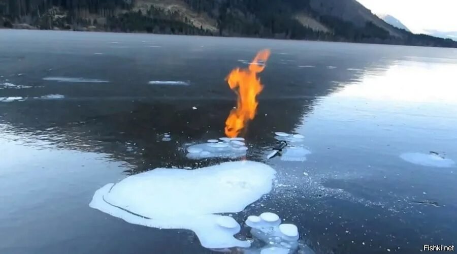 Горение льда. Замерзшие пузыри метана в Байкале.. Горящий лед. Метановые пузыри на Байкале. Байкал огонь.