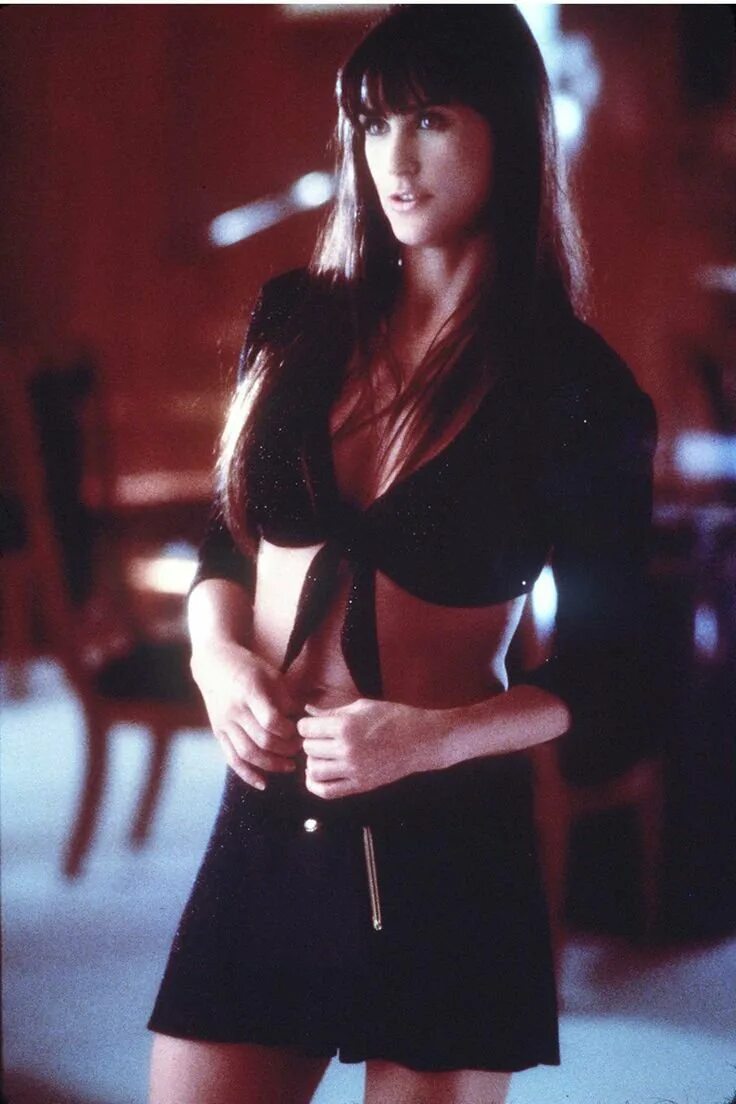 Стриптизерша деми. Стриптизерша деми. Стриптизерша деми. Деми мур striptease (1996). Деми мур 1996 горячие.