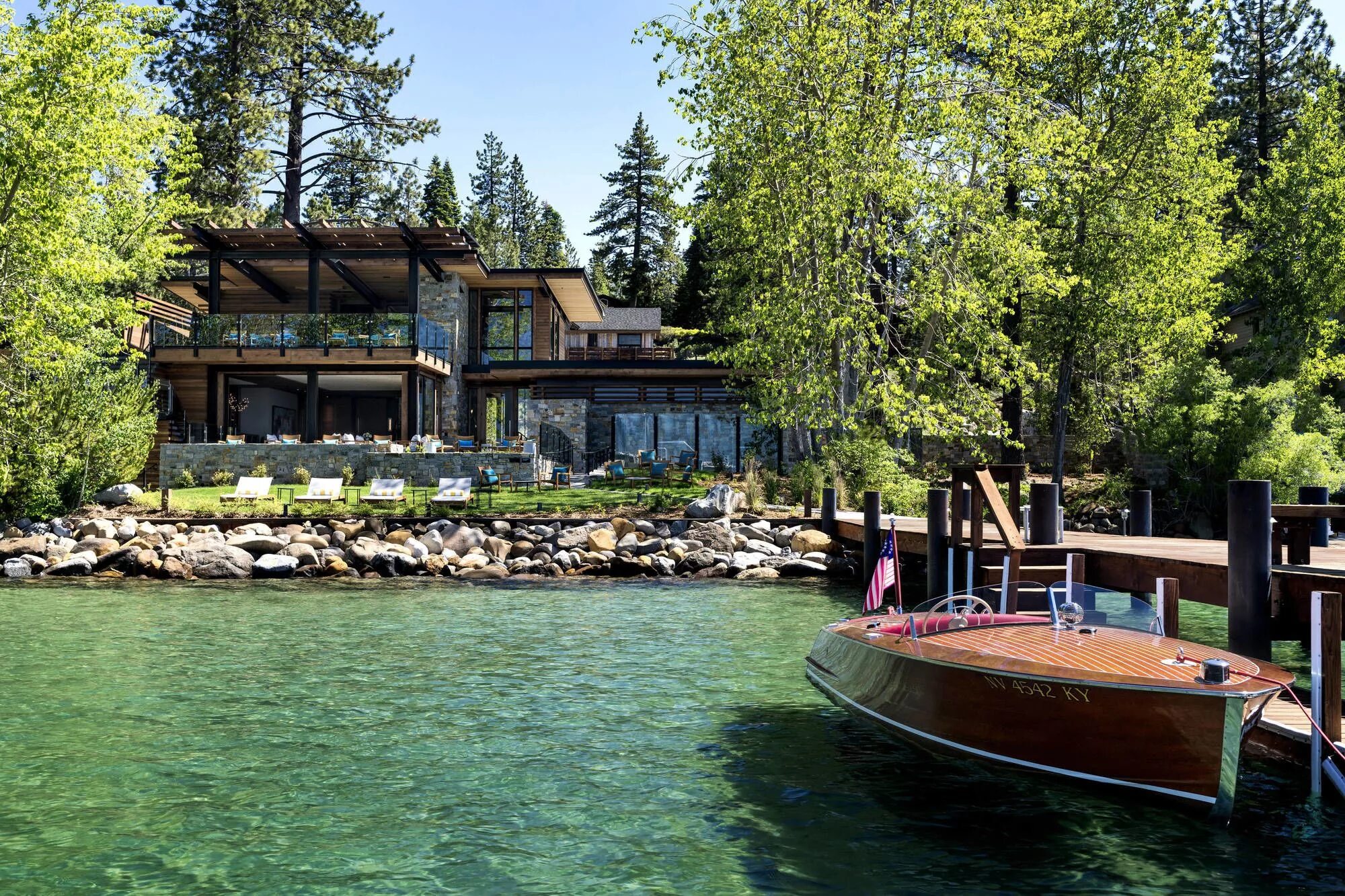 Озеро Тахо Калифорния США отели. Озеро Тахо отели. Озеро Тахо Калифорния дом у озера. Ritz-Carlton Lake Tahoe. Гостиница на берегу озера