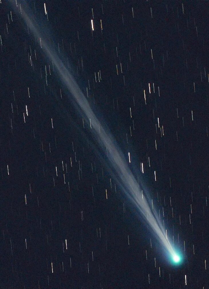 Комета neowise. Комета это в астрономии. Комету которую можно увидеть. Звезды и кометы. Комету которую можно увидеть.