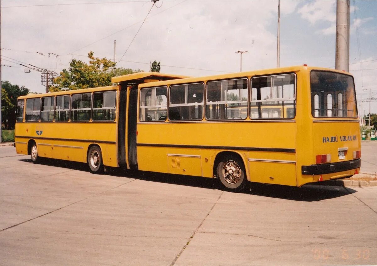 Ikarus 280 венгрия. Завод икарус в венгрии. Икарус автобус фото венгерский. Ikarus 260 венгрия. Икарус 260.