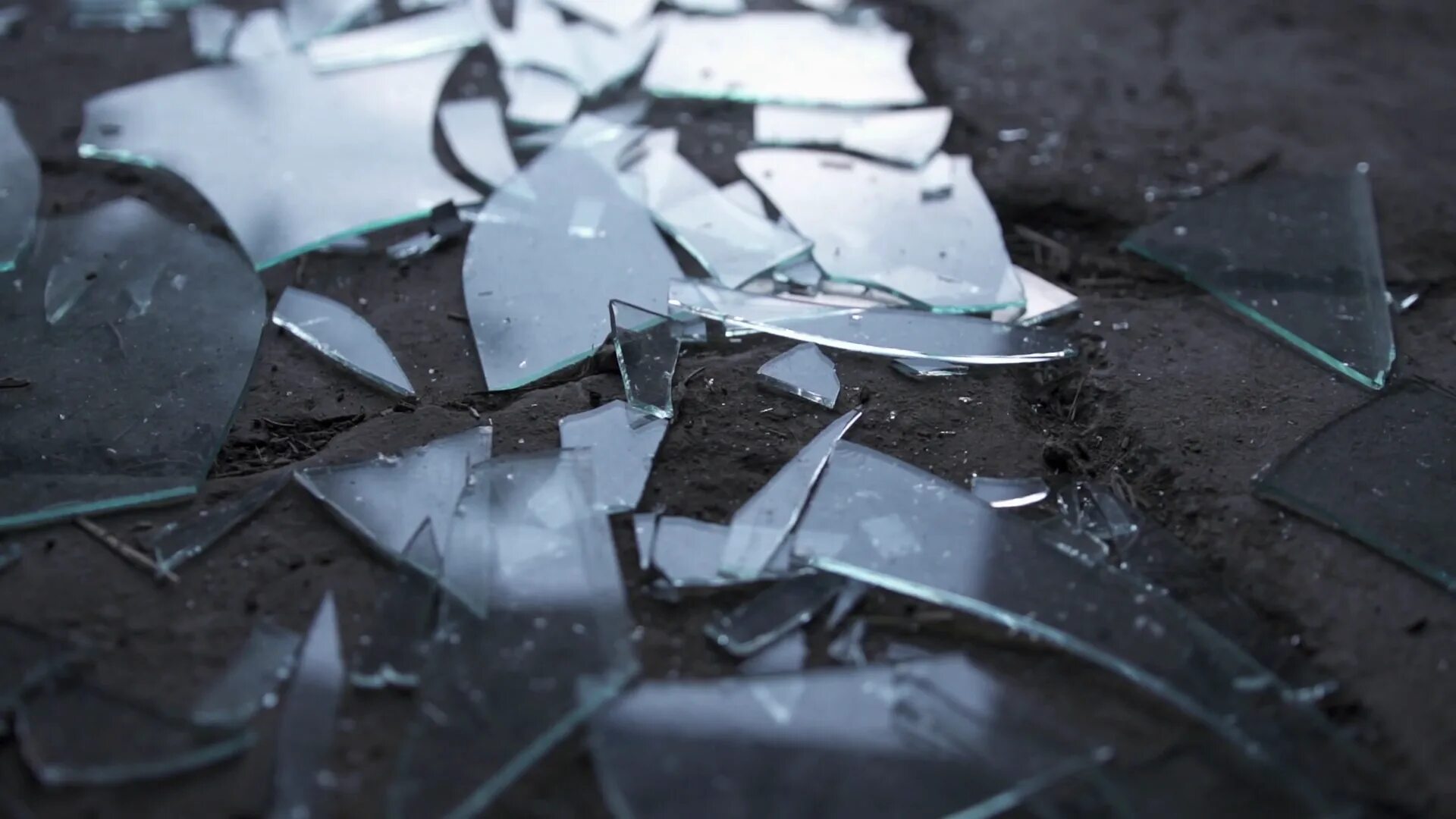 Broken on the floor. Битое стекло окно. Пайпс Shattered Glass. Broken Glass on the Floor. Broken Glass группа.