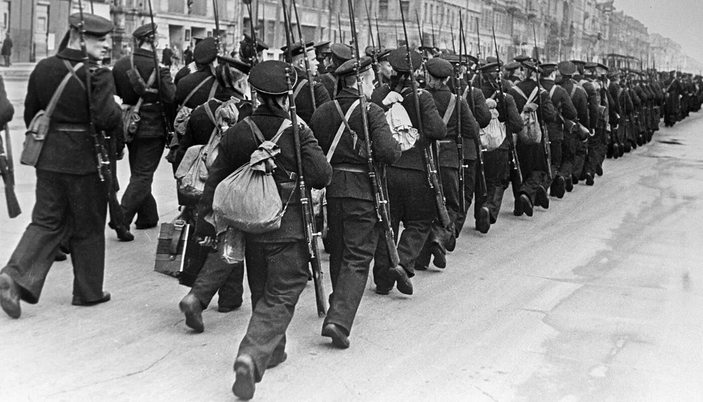 Почему красной армии удалось отстоять ленинград. Матросы Балтийского флота 1941. Солдаты блокадного Ленинграда.