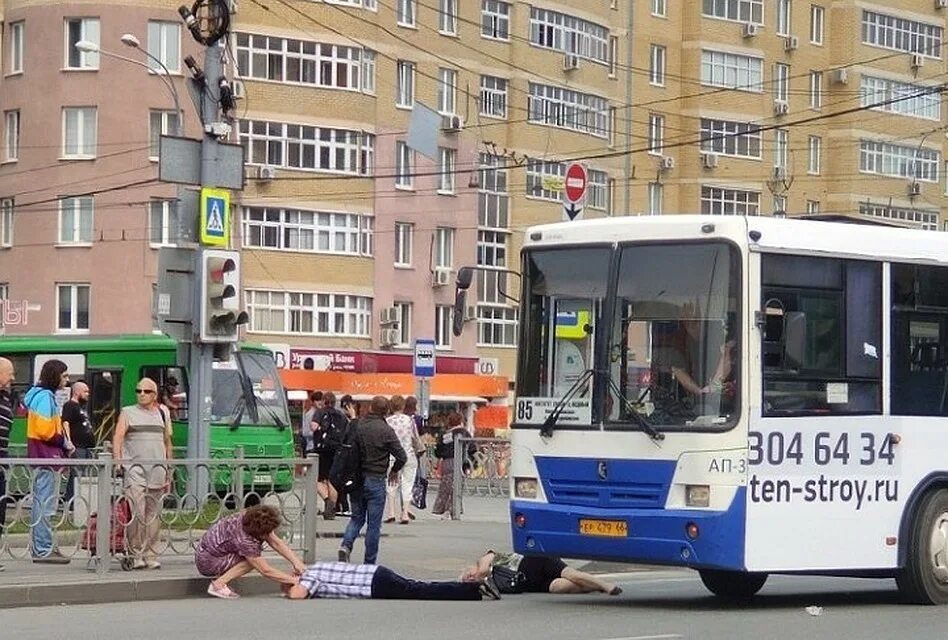 Когда приедет автобус екатеринбург. Перекресток Токарей Крауля Екатеринбург. Общественный транспорт Екатеринбург. Автобус Екатеринбург. ГОРТРАНС Екатеринбург автобусы.