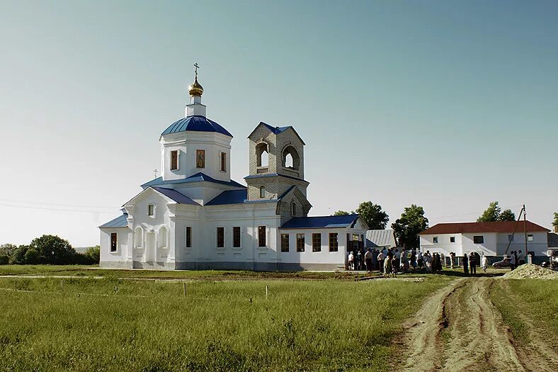 Успенское ливенского района орловской области. Храм Орловская область Ливенский. Храм Тихвинской иконы Божьей матери с.Речица. Речица Орловская область храм. Село Речица Ливенского района Орловской области.