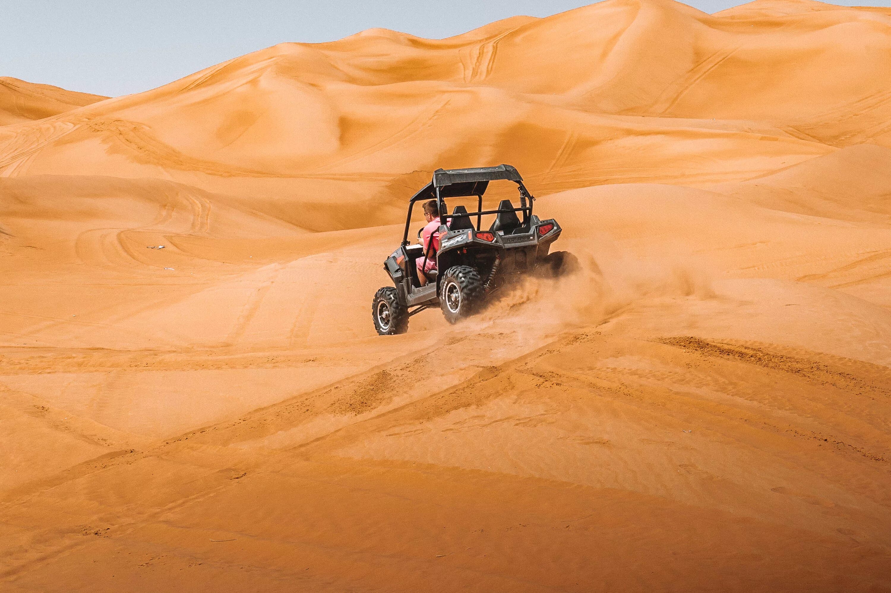 Пустыня ездить. Багги в пустыне Шарм Эль Шейх. Сафари на квадроциклах в Дубае. Багги сафари Дубай. Пустыня руб-Эль-Хали.