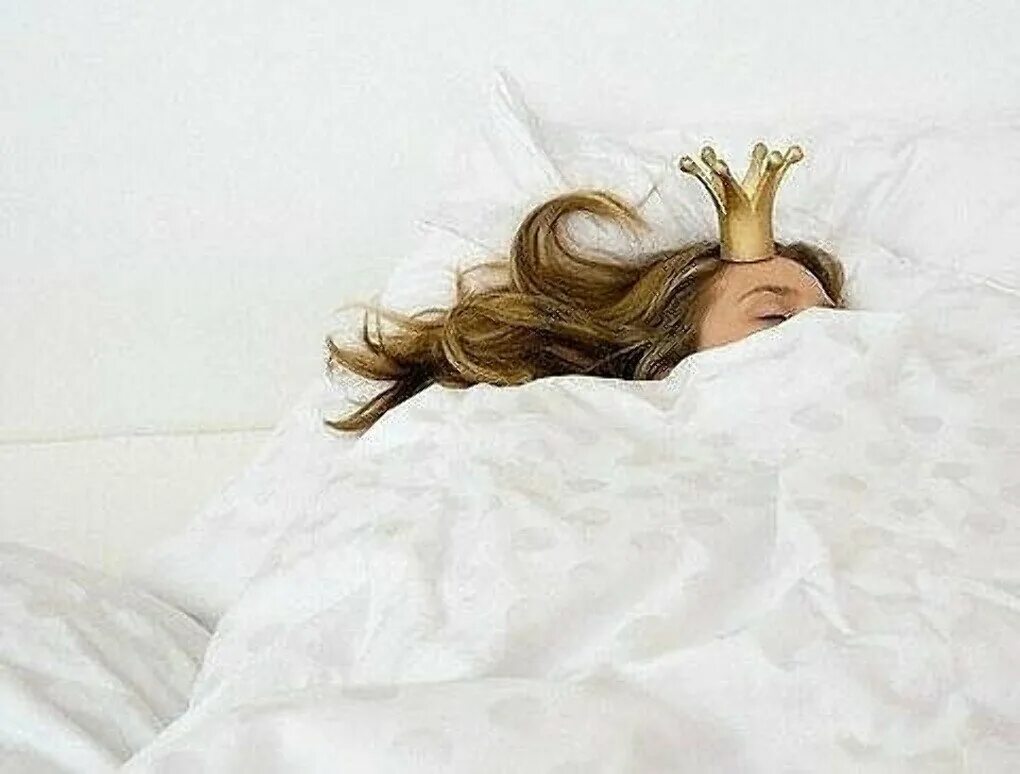 Прихожу ото сна. Доброе утро принцесса. Доброе утро принцесска. Доброе утро принцесушка. Женщина проснулась.