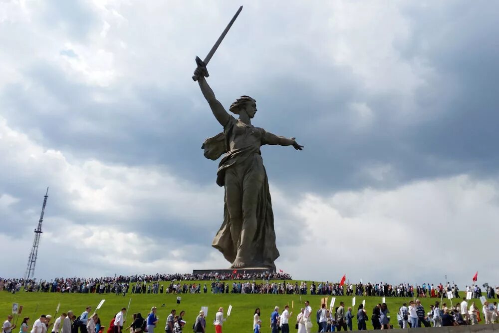 Родина мать москва. Родина-мать Волгоград. Родина мать зовет Волгоград. Памятник Родина мать в Волгограде. Символ Волгограда Родина мать.