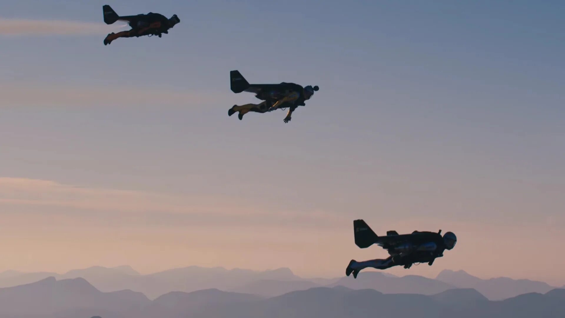 Вингсьют костюм ред булл. Человек летает в воздухе. Человек с крыльями птицы. Над землей speed up. Над землей speed up.