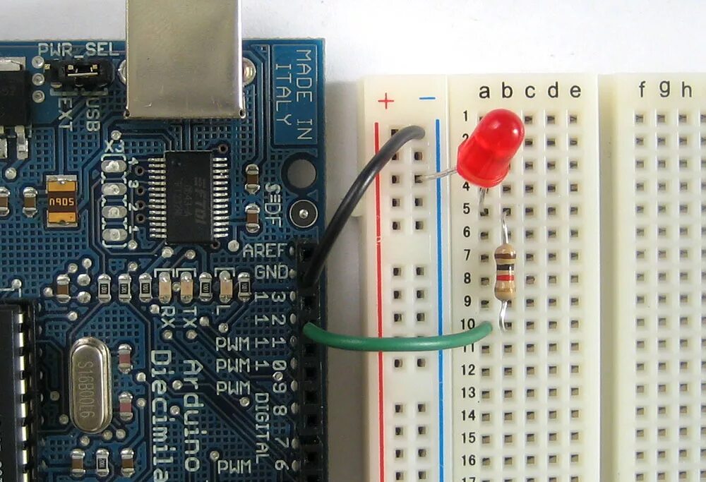 Ардуино 3 светодиода. Arduino uno светодиод. резистор для светодиода ардуино. макетная плата arduino uno.
