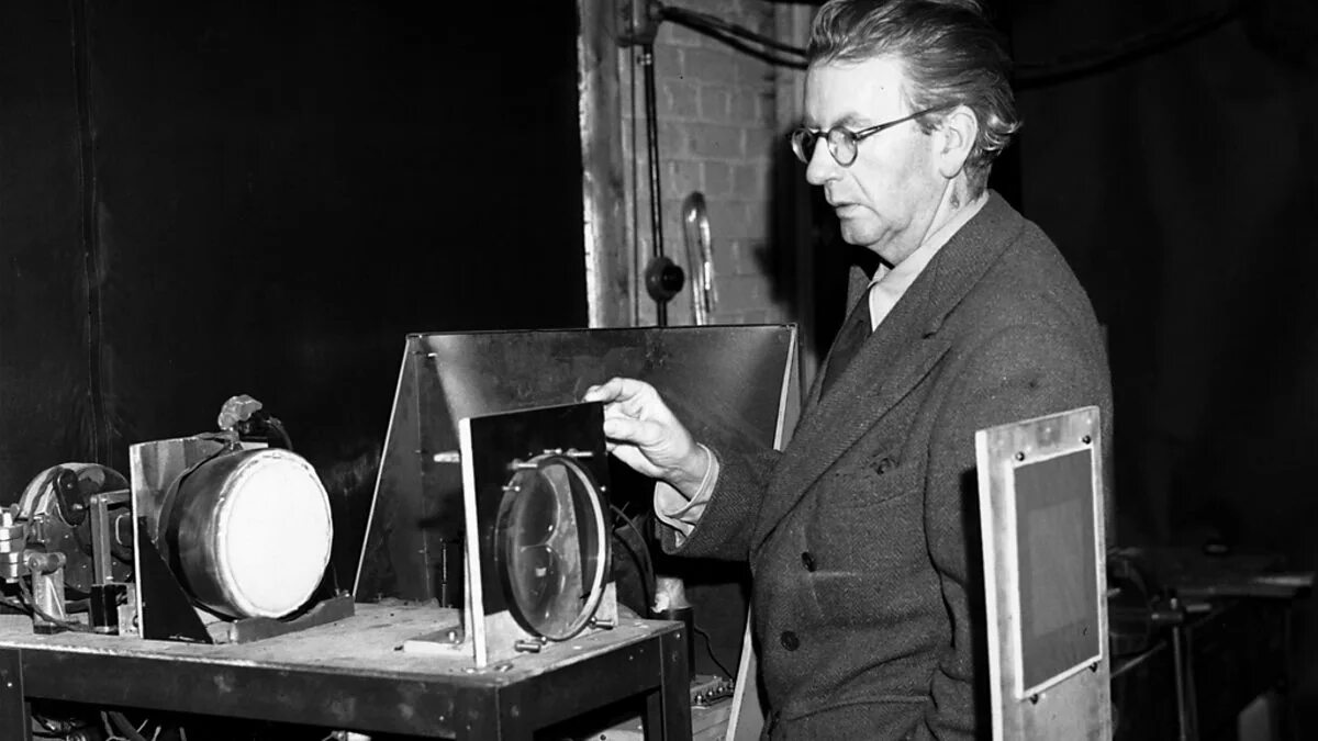 Цветное телевидение изобретенное в конце 1920 огэ. John Logie Baird. Джон Лоуги Бэрд Телевидение. Джон логи Бэрд 1926. Механический телевизор Джона Бэрда.