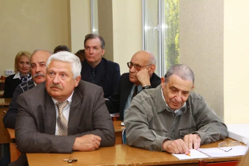 Физфак юфу. Малышевский вячеслав сергеевич юфу. файн евгений яковлевич юфу. преподаватели юфу физфак. мануилов декан факультета.