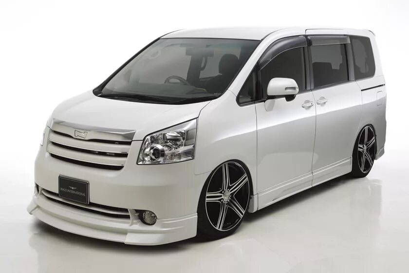 Toyota noah масло. Toyota Noah zrr70. Тойота Noah zrr70 литье. Тойота Ноах 70 кузов. Обвес Тойота Ноах 80 Modellista.