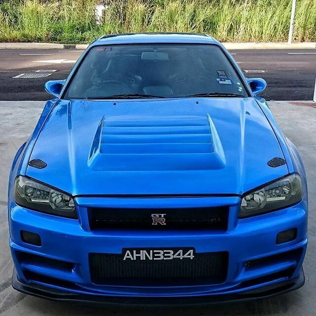 Спортивный капот. Капот skyline 34. Карбоновый капот на скайлайне. Nardo grey nissan skyline 34. Капот ниссан скайлайн 34.