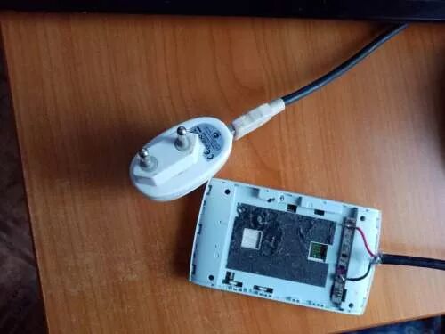 Zte mf920 обманка аккумулятора. Обманка роутера mf90. Zte mf90+ аккумулятор. Планшет без аккумулятора от сети. Lte usb modem zte mf823d.