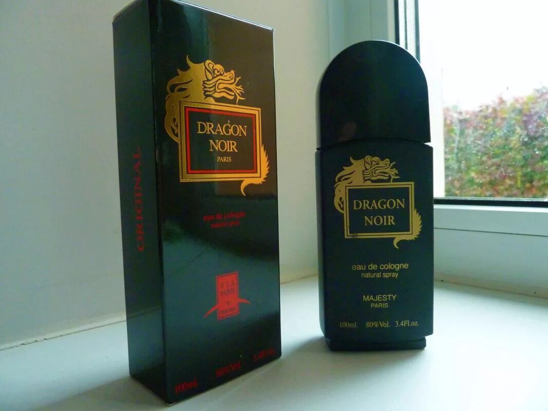 Dragon noir. Духи черный флакон 2000е. Туалетная вода 90-х. Мужская туалетная вода 90-х годов. Туалетная вода 90-2000 годов.