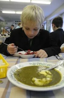 Ваня обедает в столовой на обед