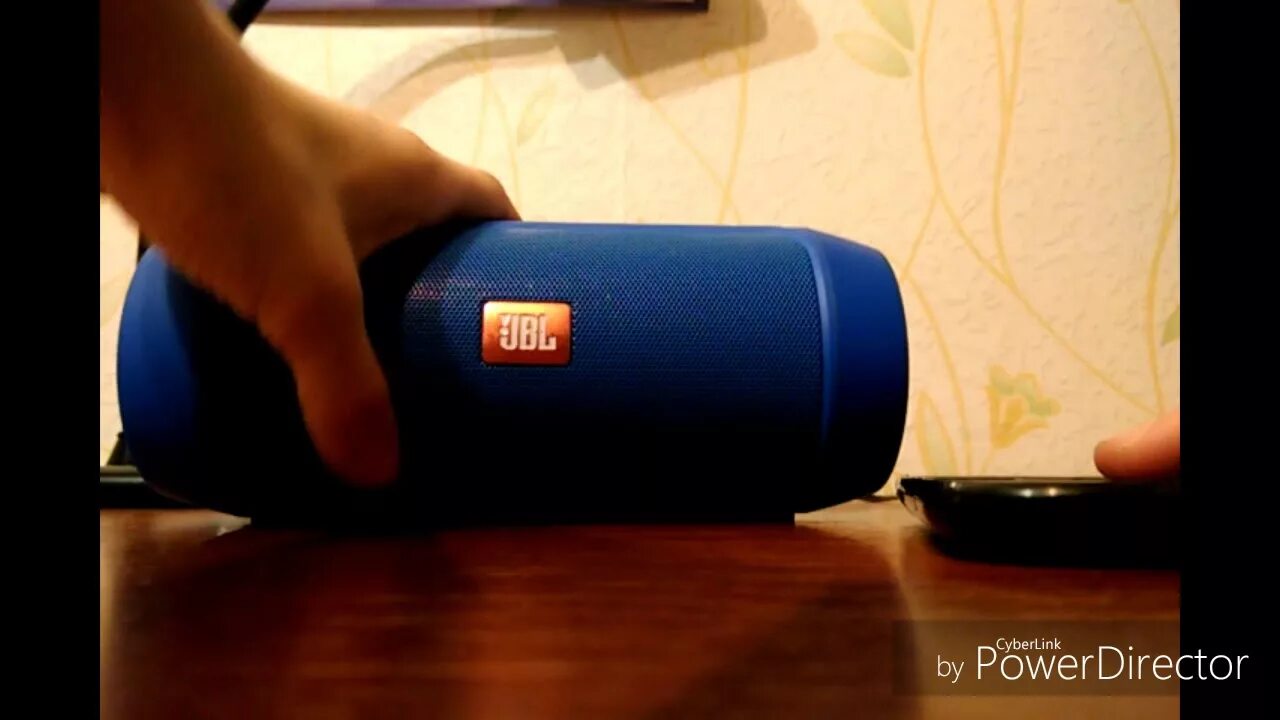 Включи колонку света. Китайская колонка JBL charge 2. Колонки которые подключаются через Bluetooth. Подключить колонку JBL К телефону. Подключить колонку блютуз.