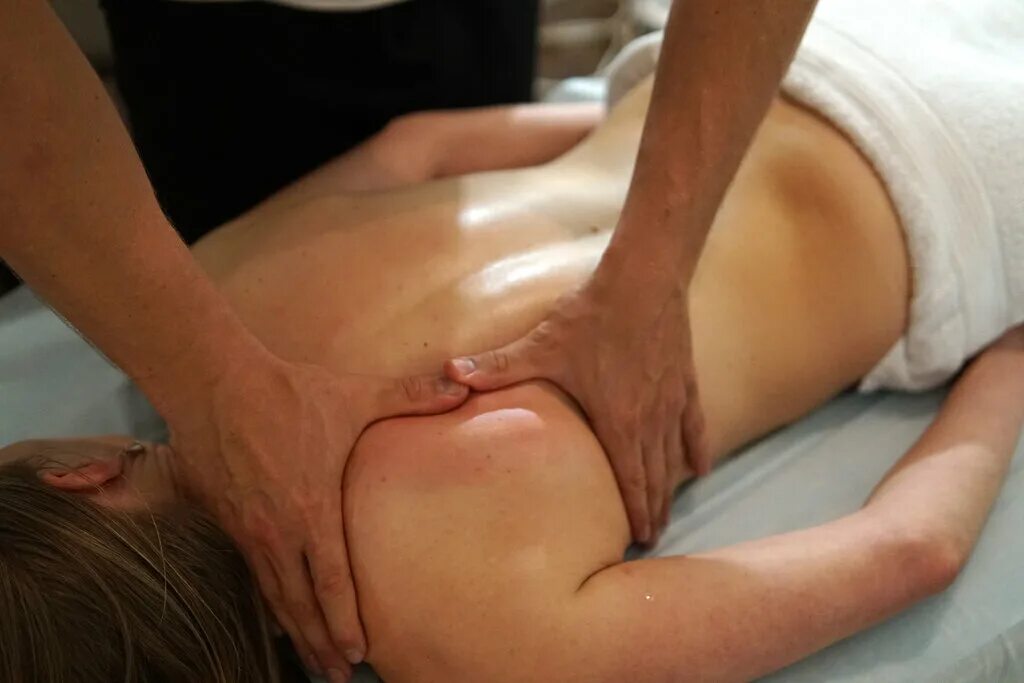 Парикмахерская острова на войковской. Тц массаж. Аппараты массажные для салонов. Yamaguchi вендинговое кресло. Кресла ямагучи для тц.