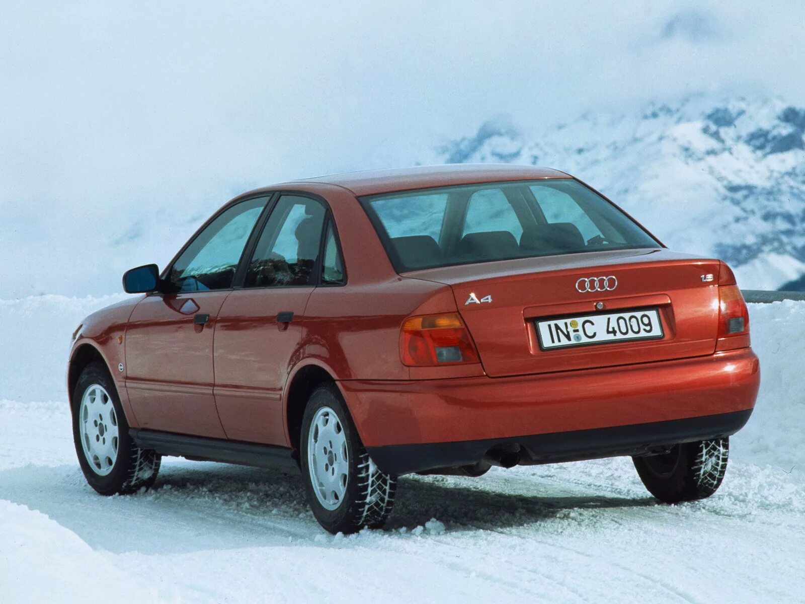 Ауди первого поколения. Audi a4 b5 1994. Audi a4 1994. Ауди а4 b5. Audi a4 1997.