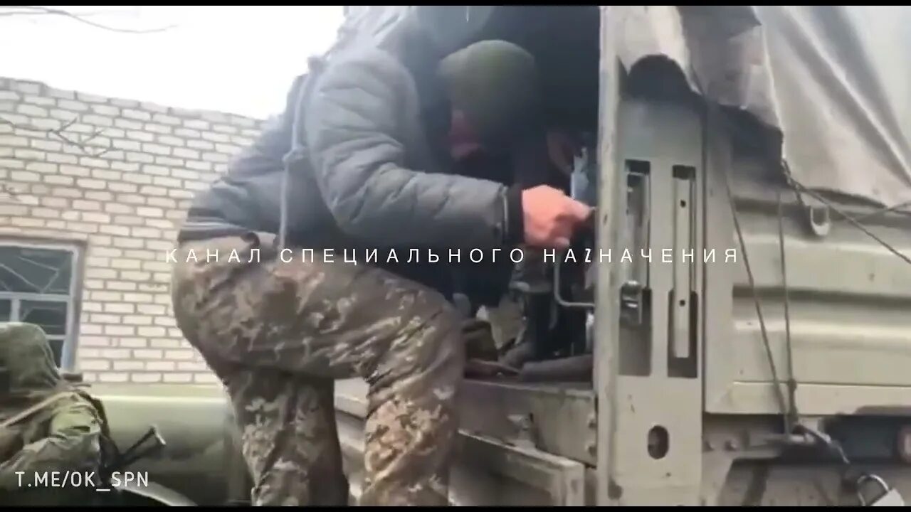 Чеченцы захват. Украинские военные в плену. КАМАЗ спецназа. Спецназ гру в Чечне.