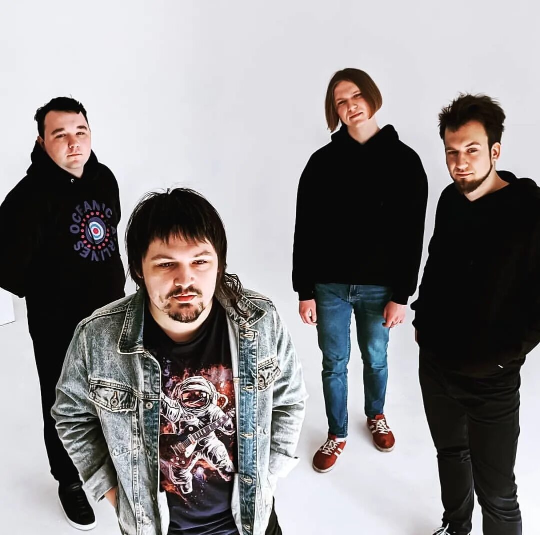 August белорусская группа. Intelligence певец. Intelligency беларуская песня. белорусская группа 2000. группа аугуст интеллигент.