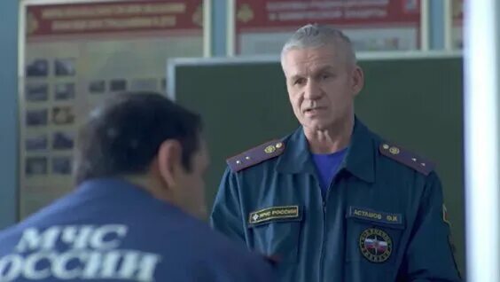 Между двух огней фильм 2015. Фильм между двух огней 2014. Между двух огней сериал. Между двух огней сериал. Сериал про пожарных россия между двух огней.