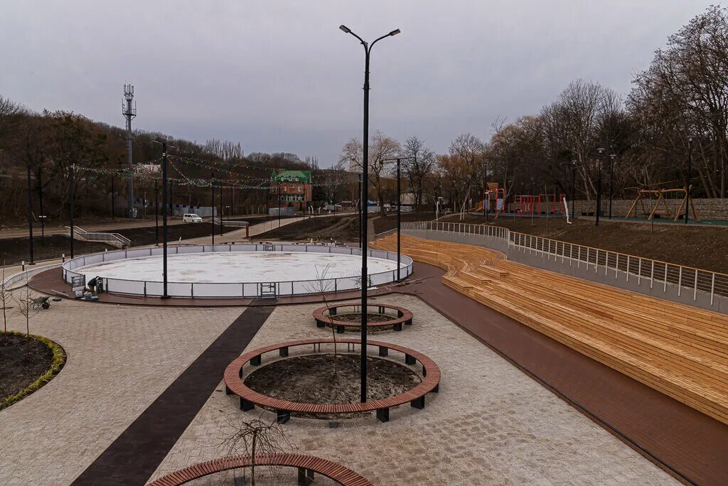 Пионерский пруд парк горького. Пионерский пруд ставрополь. Пионерский пруд парк горького. Пионерский пруд ставрополь на карте. Каток комсомольский пруд ставрополь.