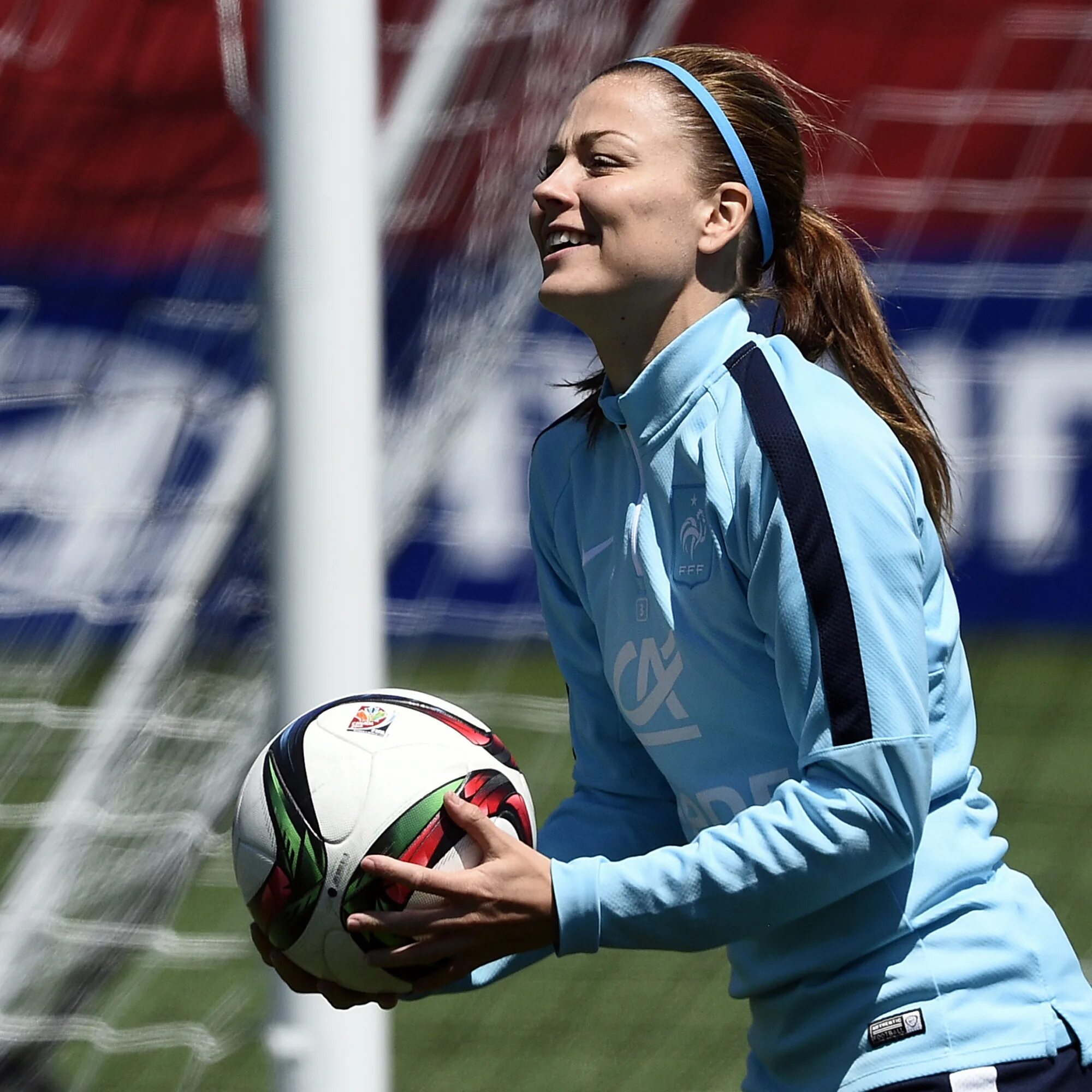 Маркович футболистка. Футболистка Laure Boulleau.