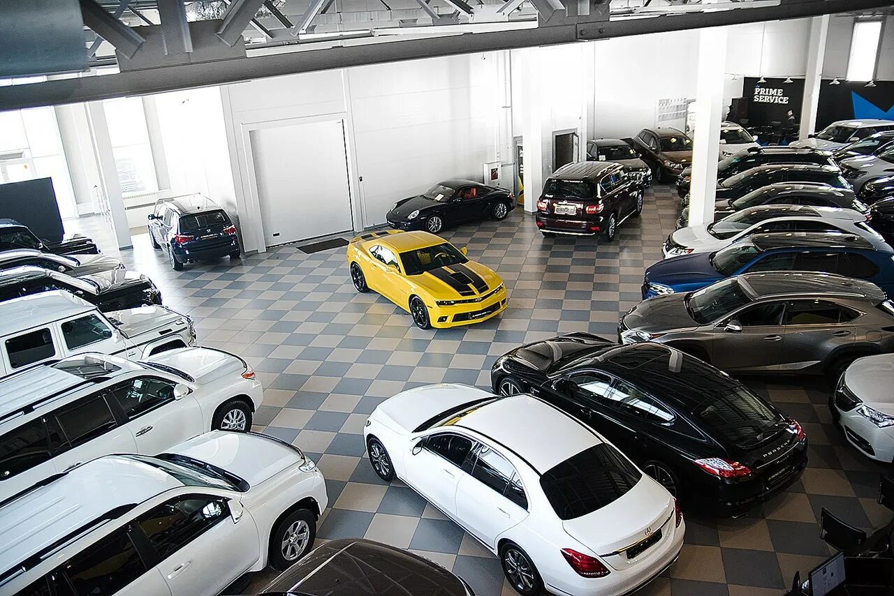 Car автоцентр. Автосалон. Автосалон. Новые автомобили автосалон. Автомобили в автосалоне.