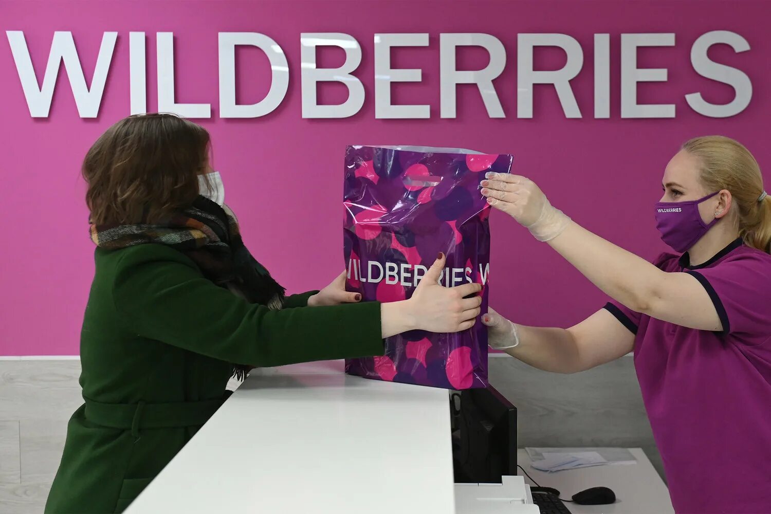 Госдума вайлдберриз. Аайлдберриес. wildberries сотрудники. вайлдберриз картинки. wildberries американский магазин.