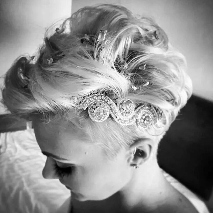 Brides with short hair? Yes, it is true! Short wedding hair, Short hair bride, S