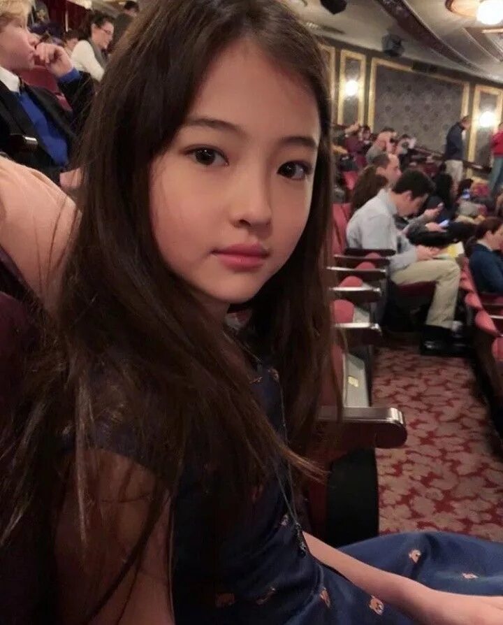Imut ella gross. Ella g. Ella g. Ella groos картинки. Ella g.