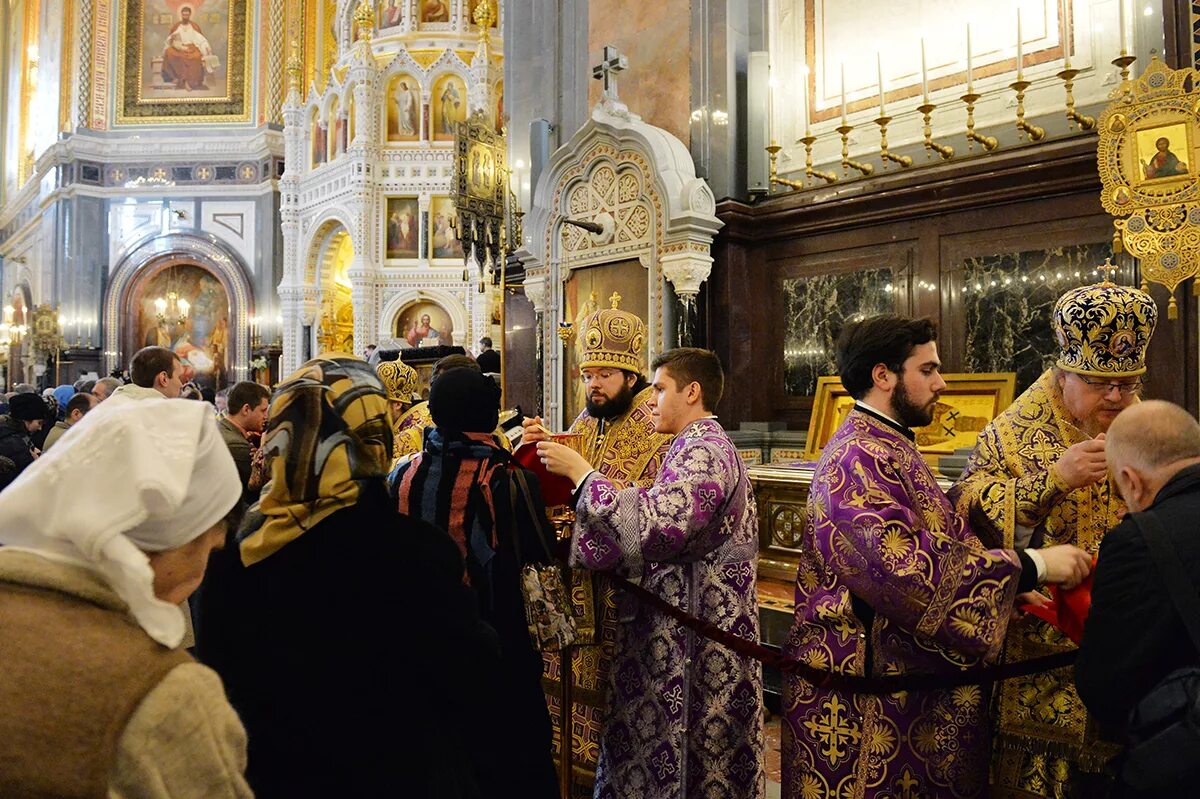 Великий четверг храм Христа Спасителя чин омовения. В храме Великий четверг. С великим четвергом православные. Причастие Православие. Причастие в первую неделю великого поста