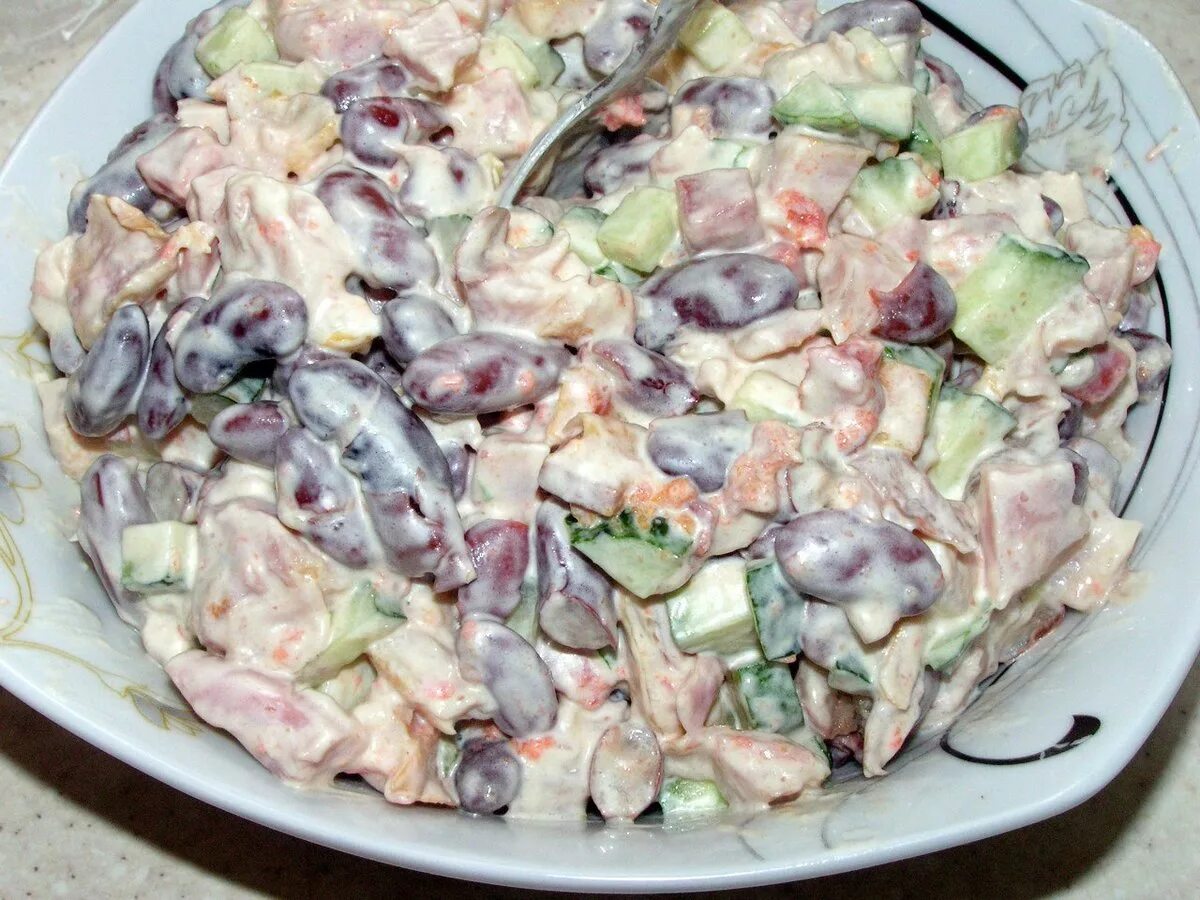 Рецепт салата с красной фасолью и курицей